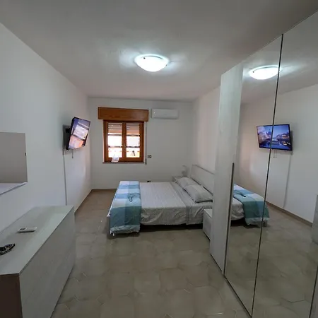 House Riky 아세미니